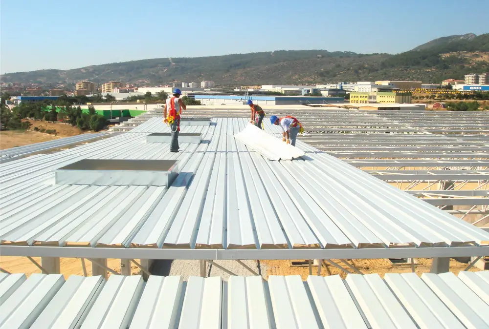 Trapez sac çatı uygulamasında boydan boya uzanan hadveler